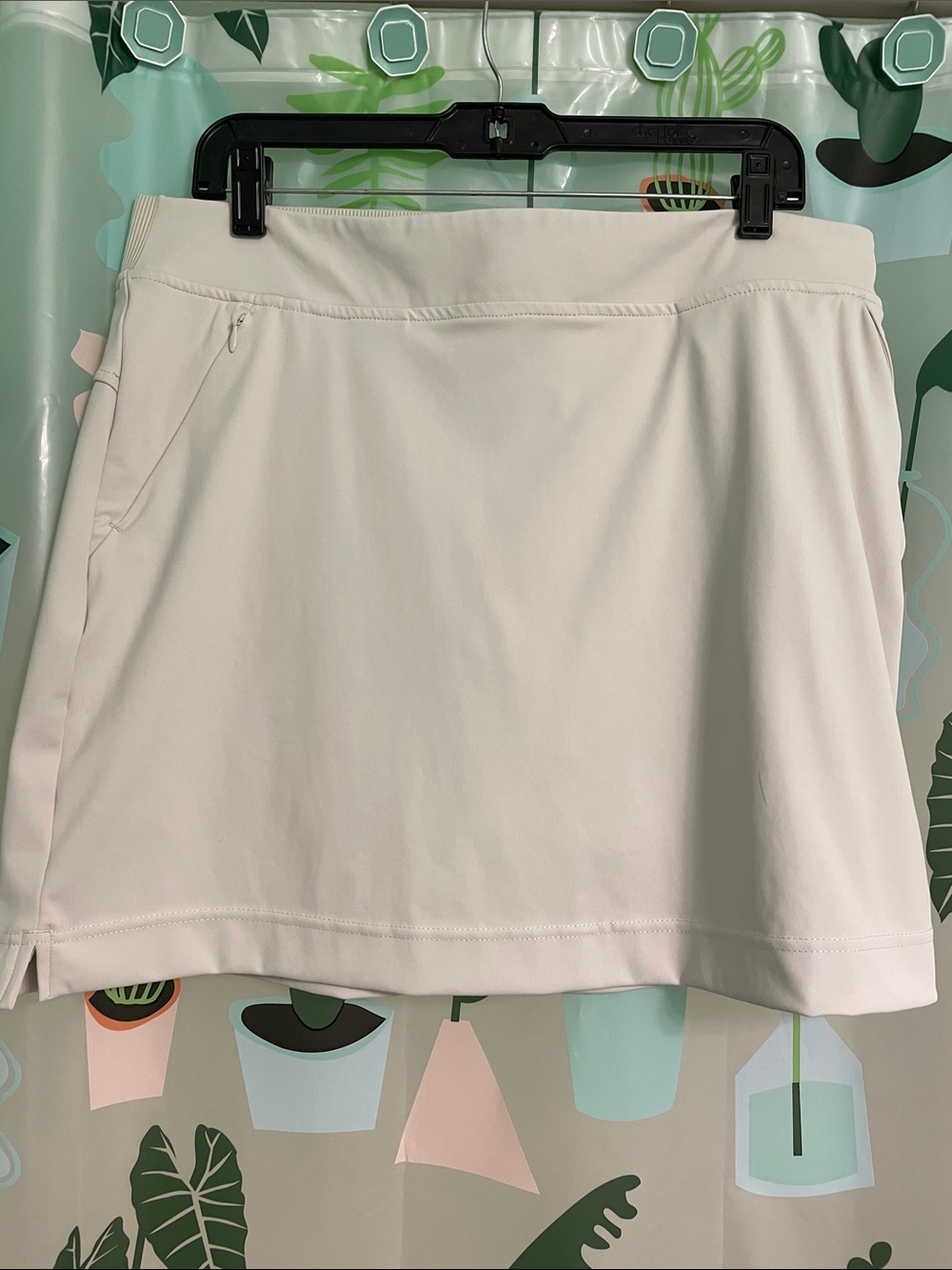Women’s Cream off White Athletic Skort with Pockets